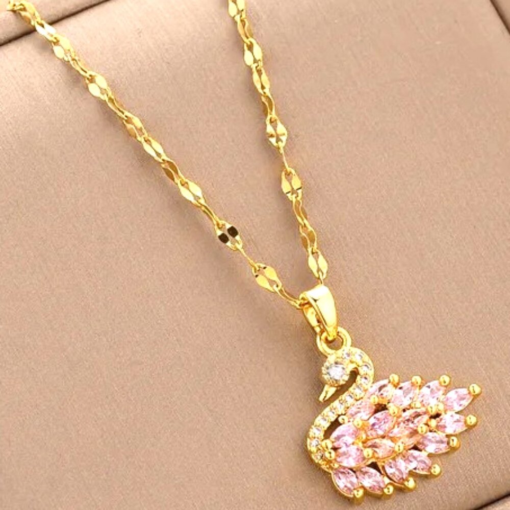 18K GOLD DIPPED SWAN PENDANT COVERED IN PINK CRYSTALS PBN A SLIM GOLD CHAIN